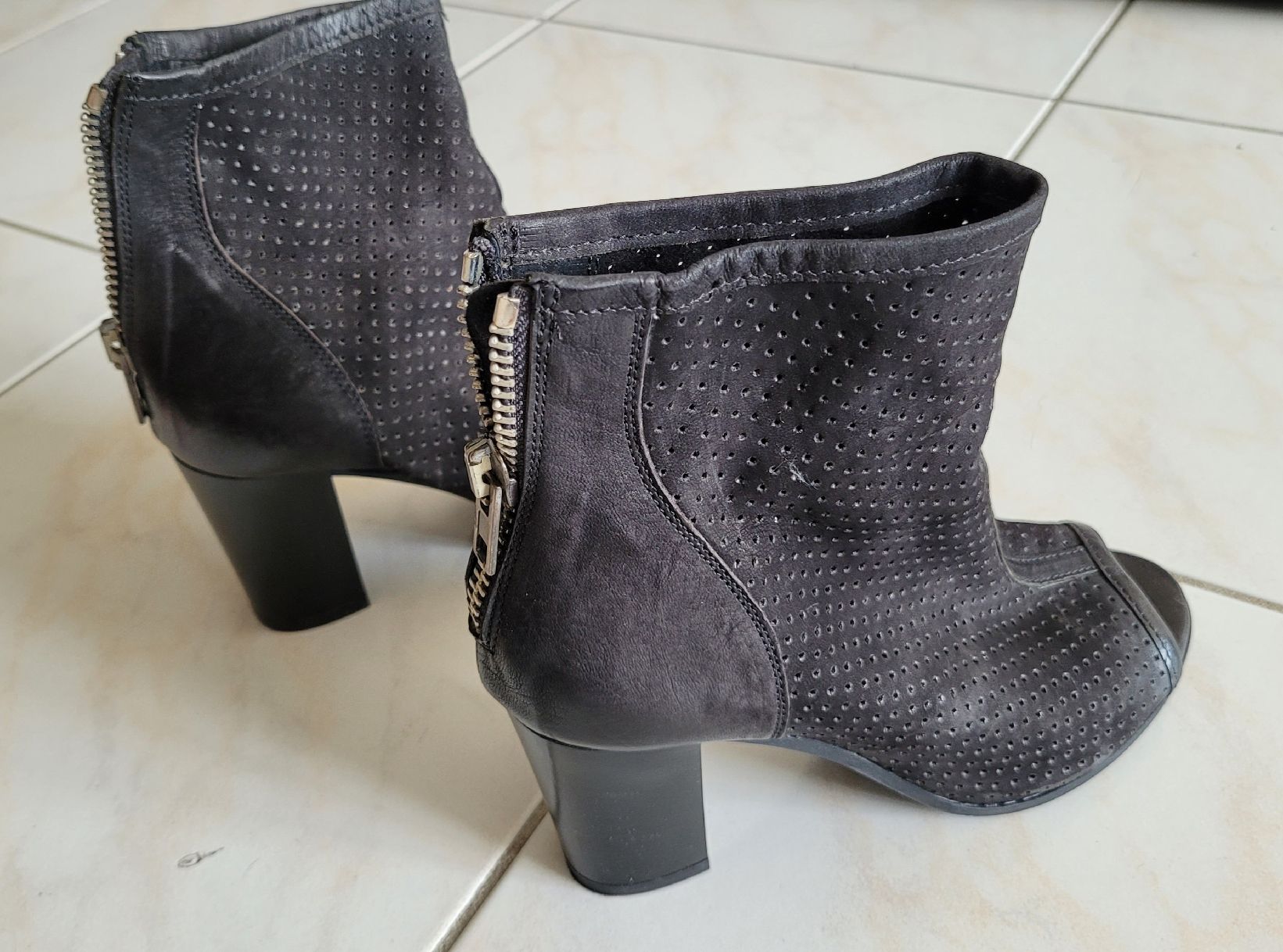 Scarpe da donna: Sommer-Stiefelette / Pumps – Nuovo (secondo la descrizione) da Linthal venduto da Mhexli
