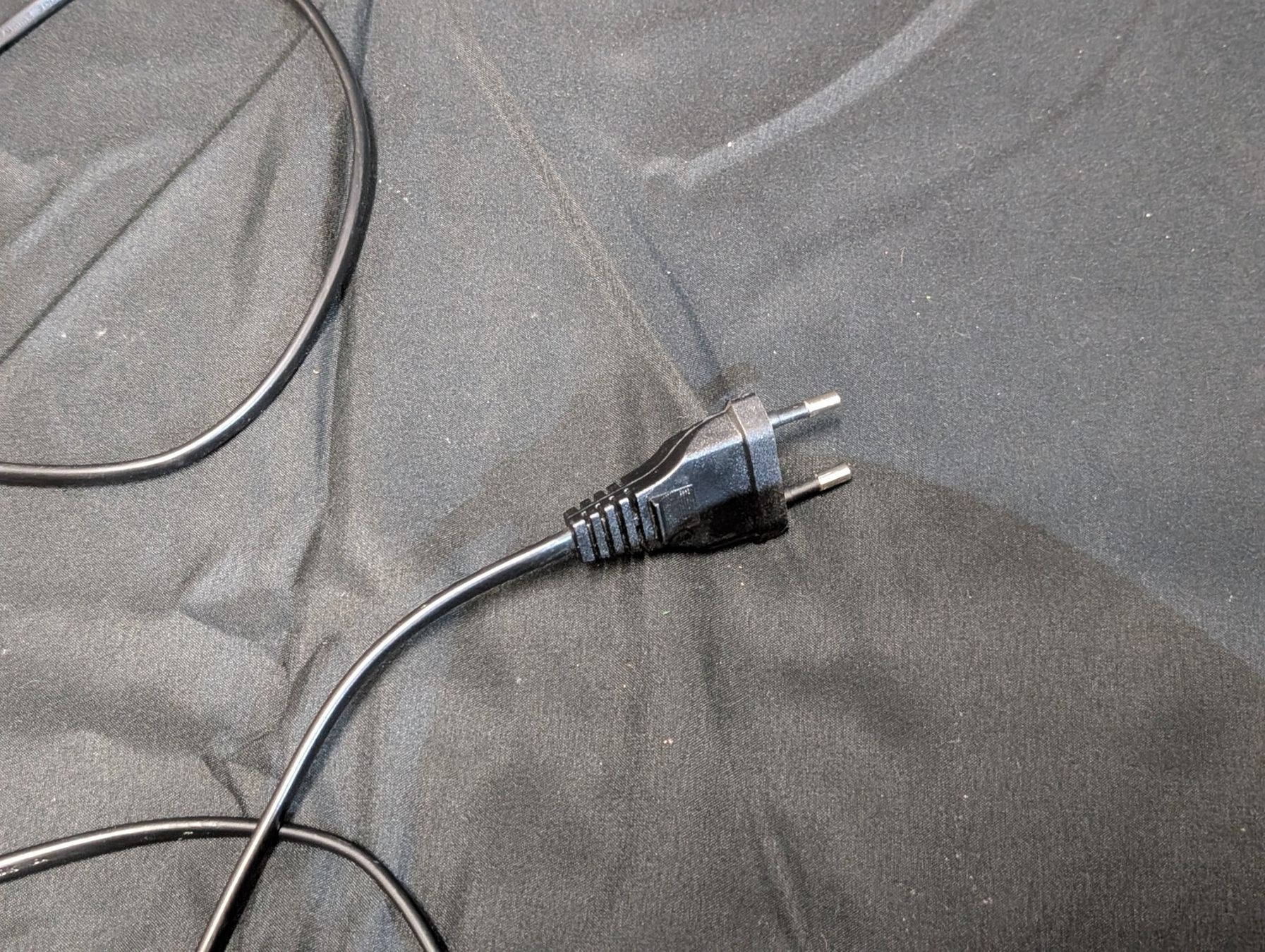 Ikea Lampade: IKEA Hektar Schreibtischlampe mit Qi-Ladepad & USB – Usato da Wiezikon b.Sirnach venduto da Romsche 8