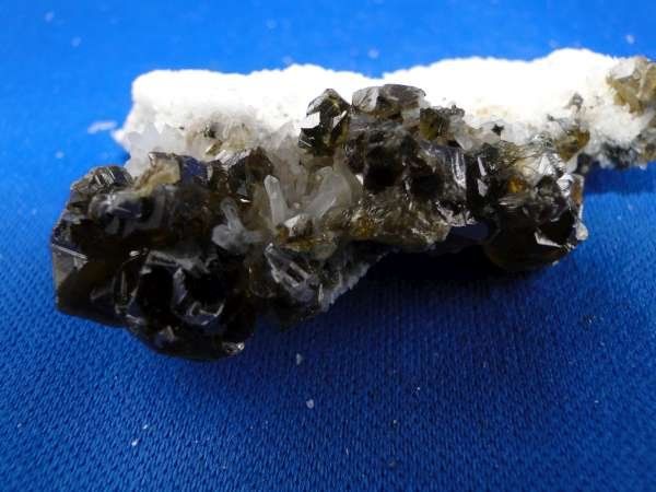 Mineralien & Heilsteine: Sphalerit var. Cleiophan auf Quarz-Matrix – Gebraucht aus Schinznach Bad von Demerald 1