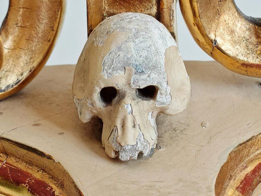 Statuette: Grosses Standkruzifix aus Holz, barocker Typus – Usato da Zuerich venduto da Antiquarium 4