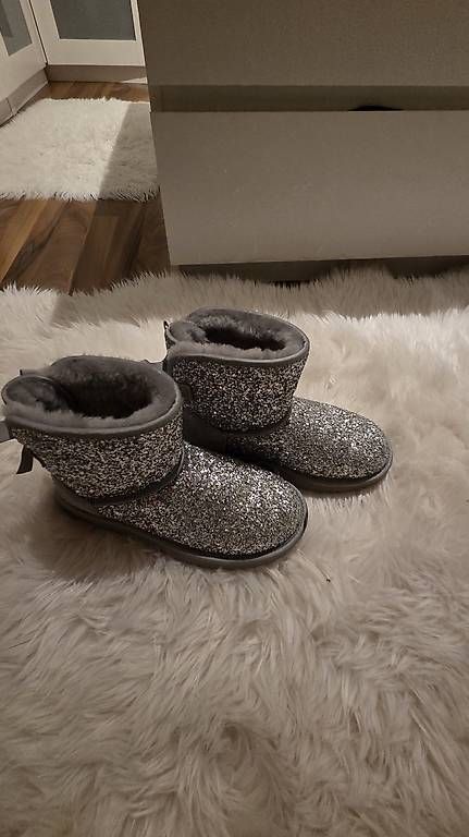 Scarpe da donna: Original Uggs in glitzer zu verkaufen – Usato da Wetzikon ZH venduto da veysel71 1