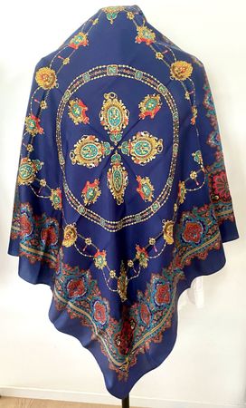 Elegantes Seidentuch, Foulard in edlem Dunkelblau