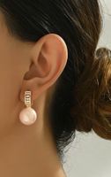 Jolies boucles d’oreilles perles rose légères  3,1 X 1,6