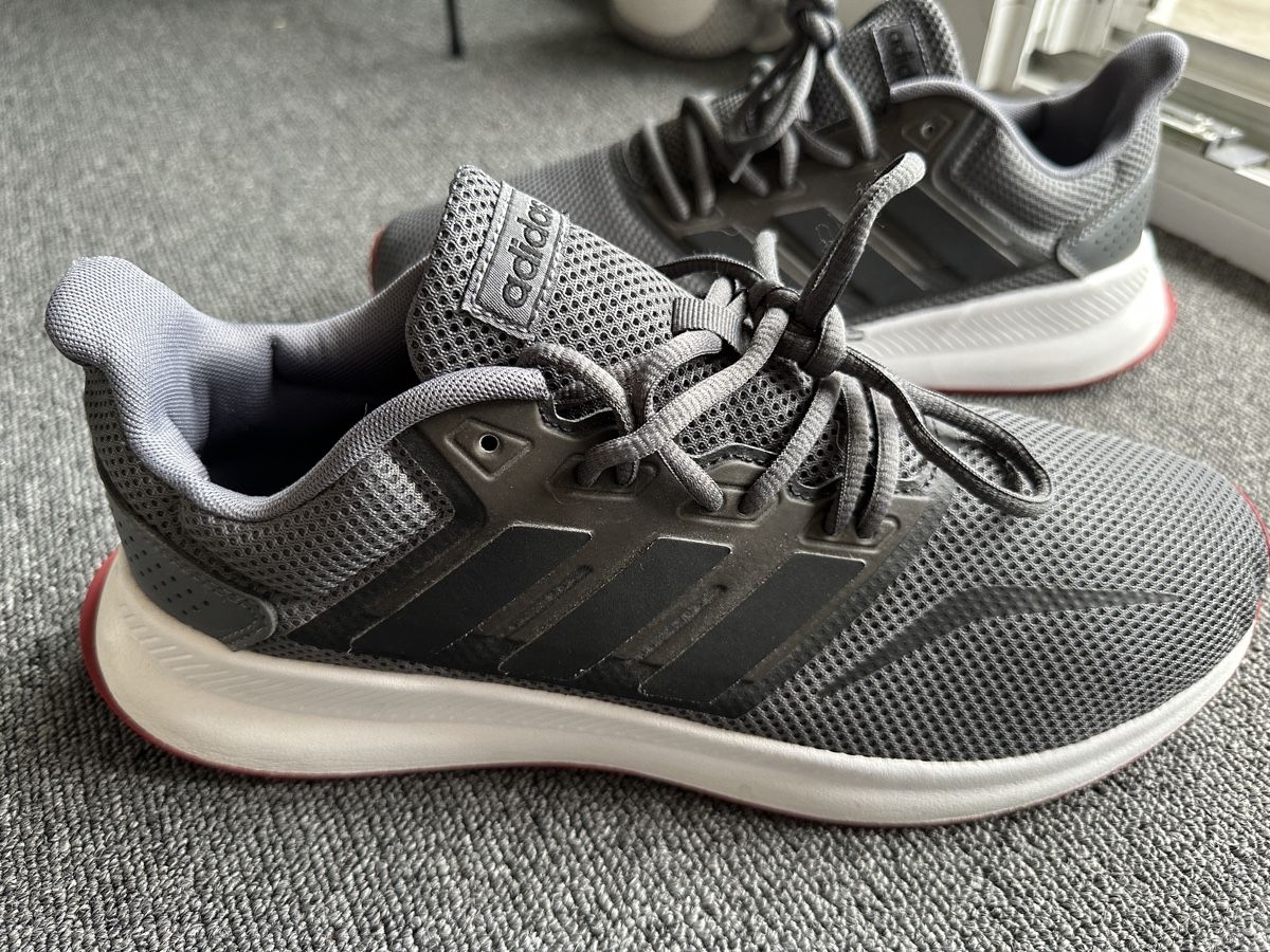 Adidas Herrenschuhe: Adidas homme taille 44.5 gris – Gebraucht aus Bulle von LeMoleson
