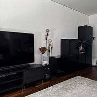 TV-Möbel + Wohnwand / Regal in Hochglanz Schwarz mit LED