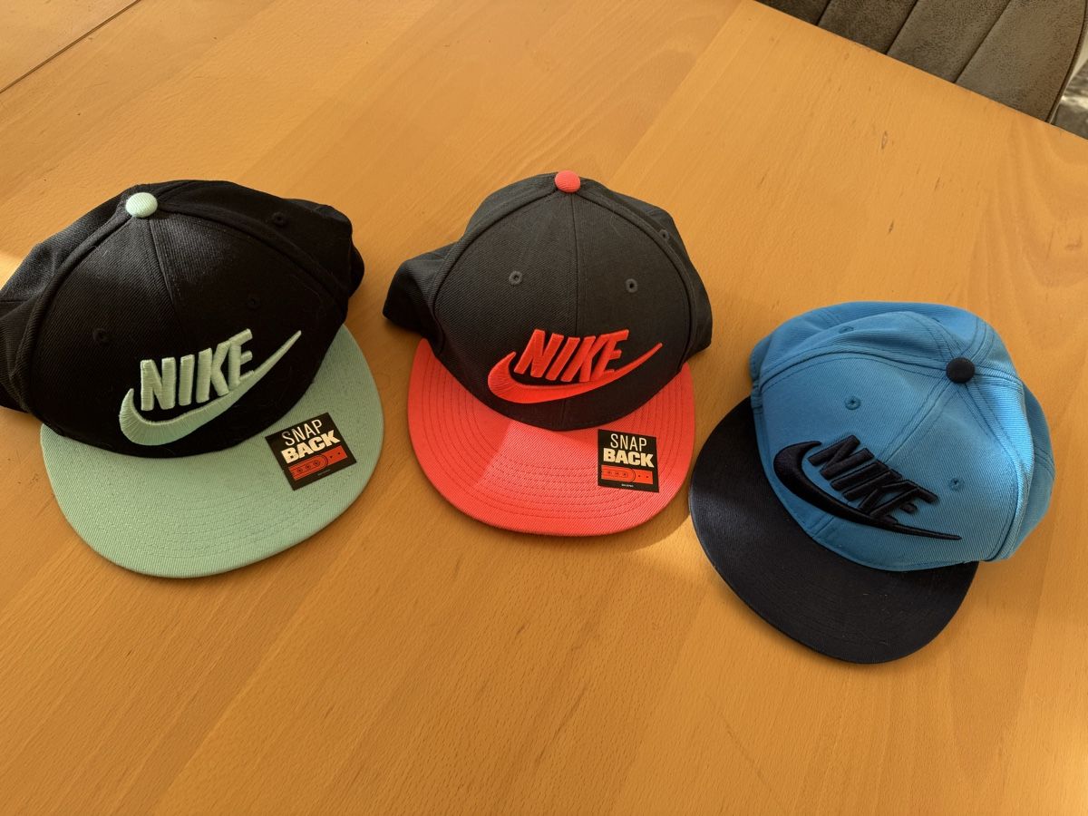 Nike Altro in  Abbigliamento & Accessori: 3 Cape NIKE NEU – Nuovo (secondo la descrizione) da Thun venduto da Pfausi1966