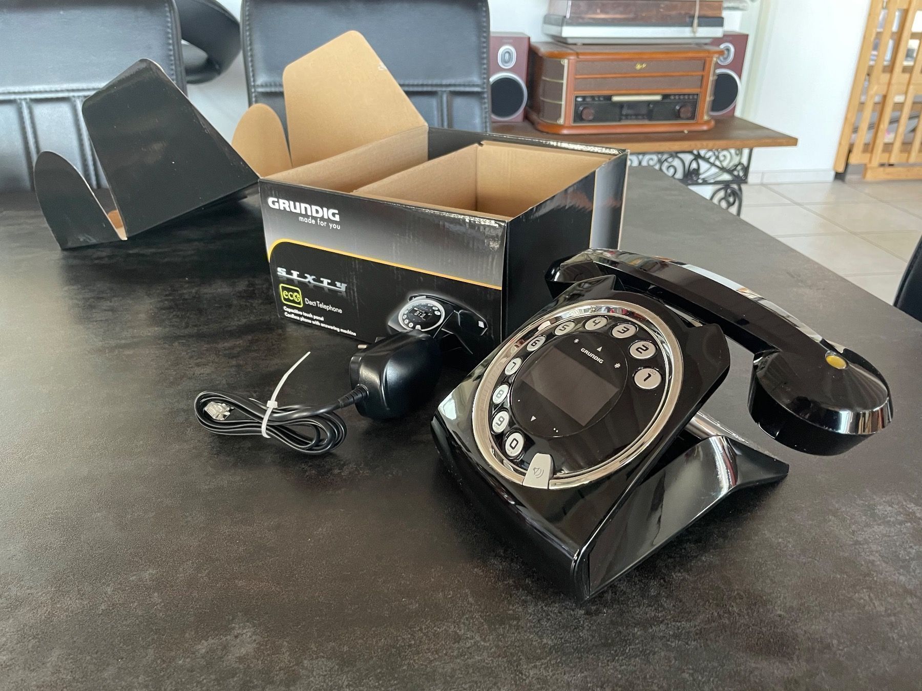 Grundig Telefoni: Téléphone Grundig Sixty Noir – Usato da Vallamand venduto da Bricbracbroc82
