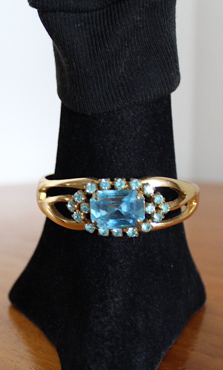 Armbänder & -reifen: Modeschmuck Armband , Vintage-Stil – Gebraucht aus Locarno von madame-tus-sauds