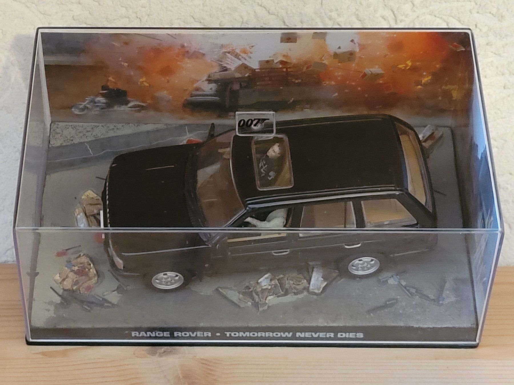 Land Rover Modellini d'auto: Auto 1:43 - Range Rover - Diorama James Bond 007 – Nuovo (secondo la descrizione) da Payerne venduto da tintin08 9