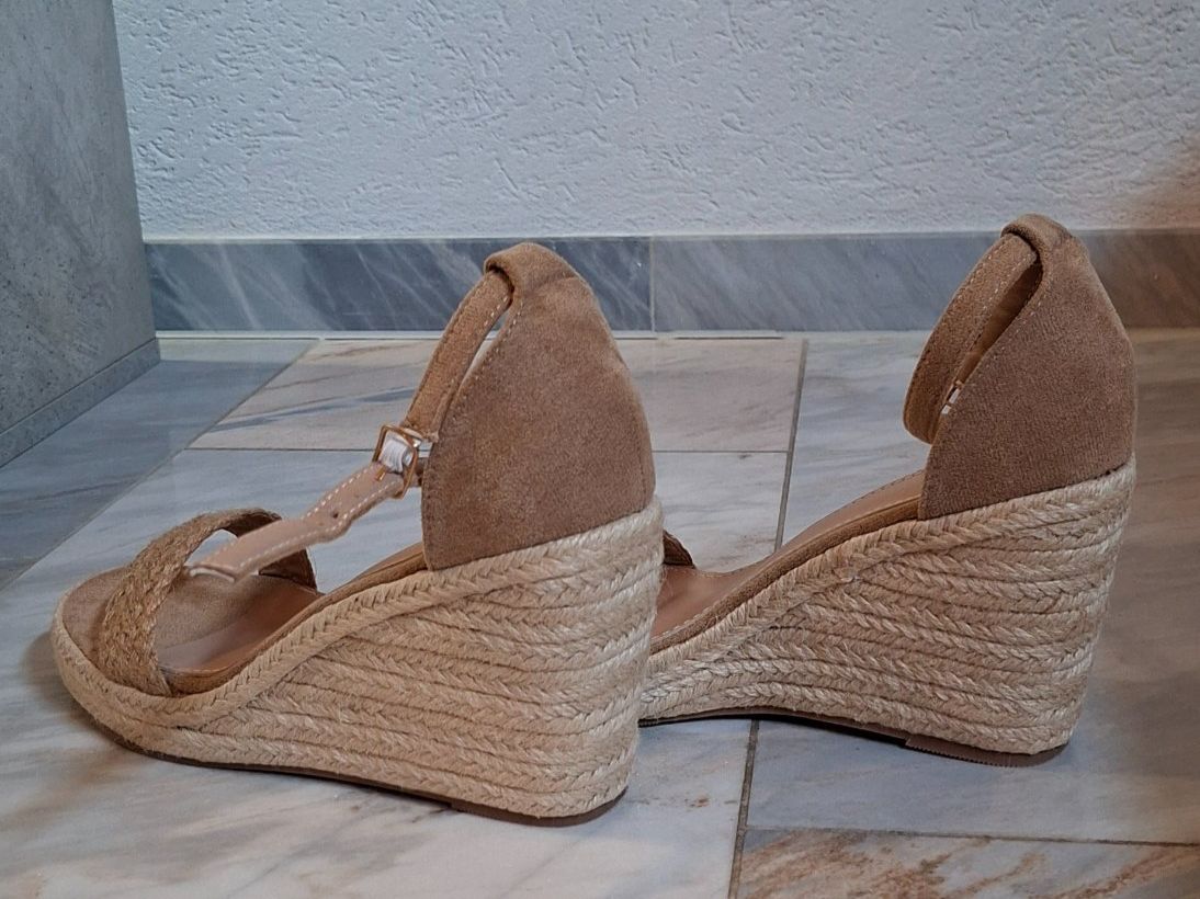 Damenschuhe: Keilsandalen Grösse 38, beige – Neu und originalverpackt aus Obermumpf von Sia1970 1