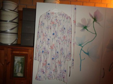 *** Blümchenkleid mit Gürtel *** / Neu ab 1.00
