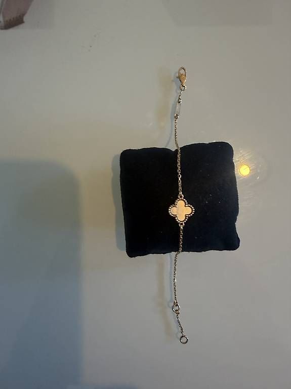 Armbänder & -reifen: Bracelet, Alhambra, Van Cleef & Arpels  – Neu und originalverpackt aus Petit-Lancy von Rah4 1