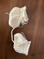 Gestrickte Babyschuhe Creme Grösse ca. 0-3 Monate guter Zust
