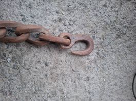 Alte schwere Stahlkette gedreht 1 m Kette mit Haken