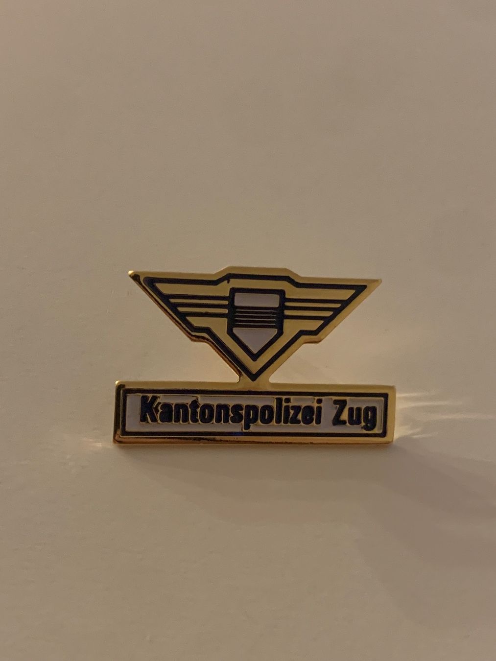 Placchette & Badge: Pin Kantonspolizei ZUG – Usato da Basel venduto da fasnachtsoutlet1965