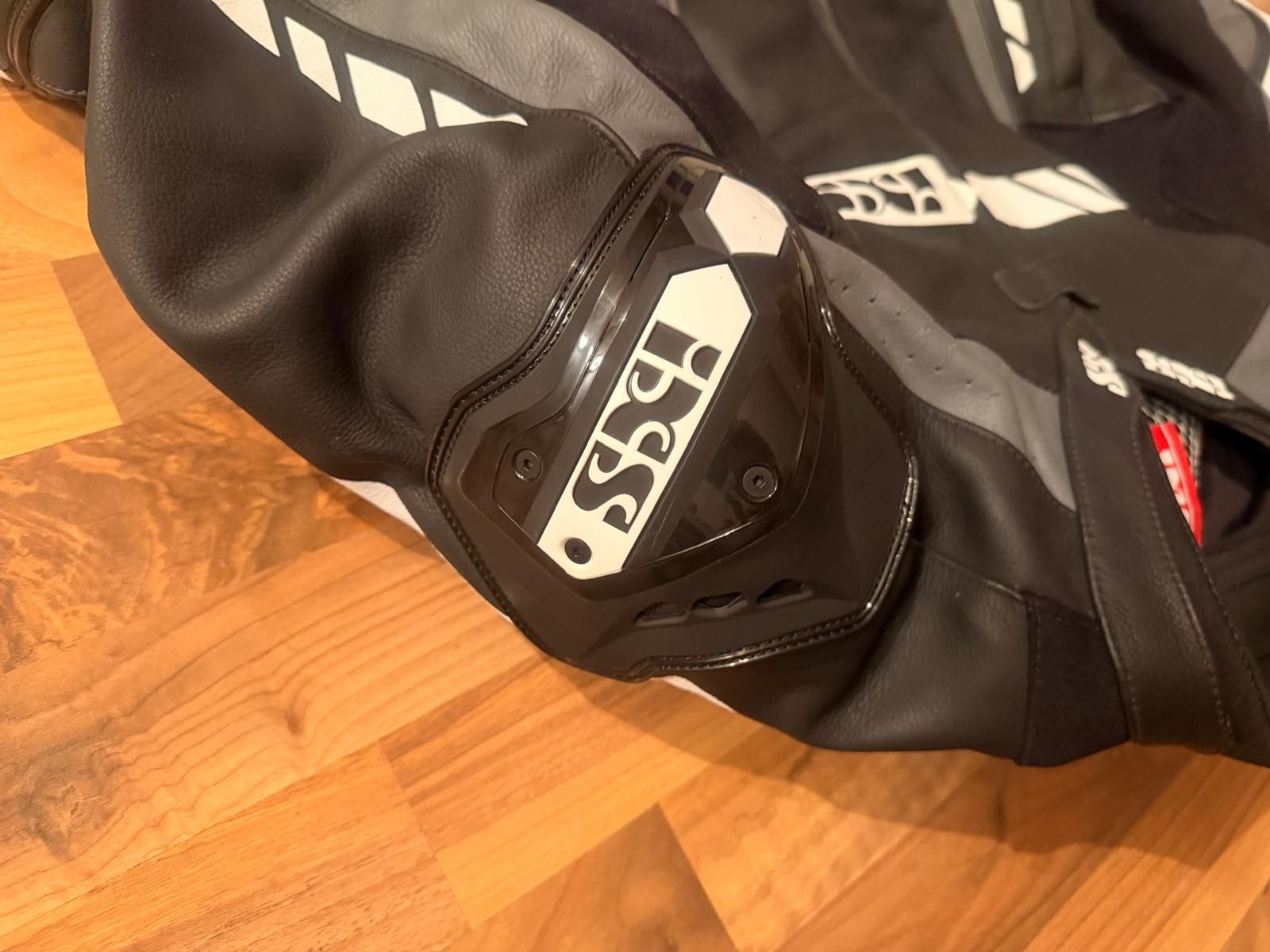 IXS Completi, tute sportive e funzionali: IXS Lederkombi Motorrad – Usato da Niederdorf venduto da fah_9wky 4