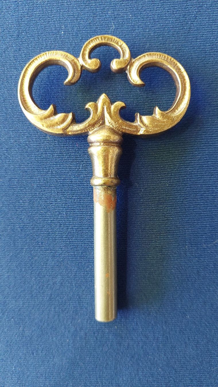 Chiavi: Clef ancienne pour remonter les pendules – Usato da Marsens venduto da jogocade