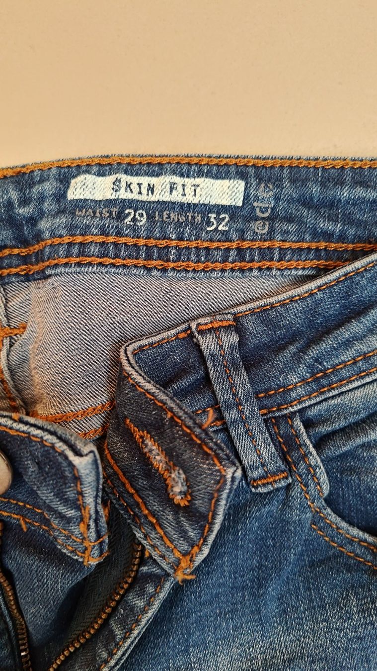 Esprit Jeans: Jeans – D'occasion à Oberkulm par deb_wvs9 2
