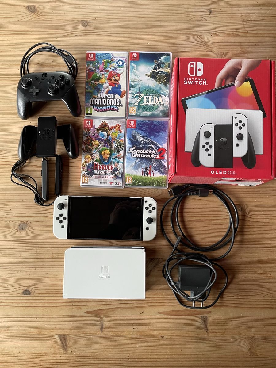 Nintendo Console: Nintendo Switch OLED inkl. Zelda, Mario, Pro Controller – Usato da Langnau i. E. venduto da Tiger740