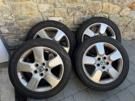 Alufelgen mit Sommerreifen 225/50ZR17 Skoda guter Zustan