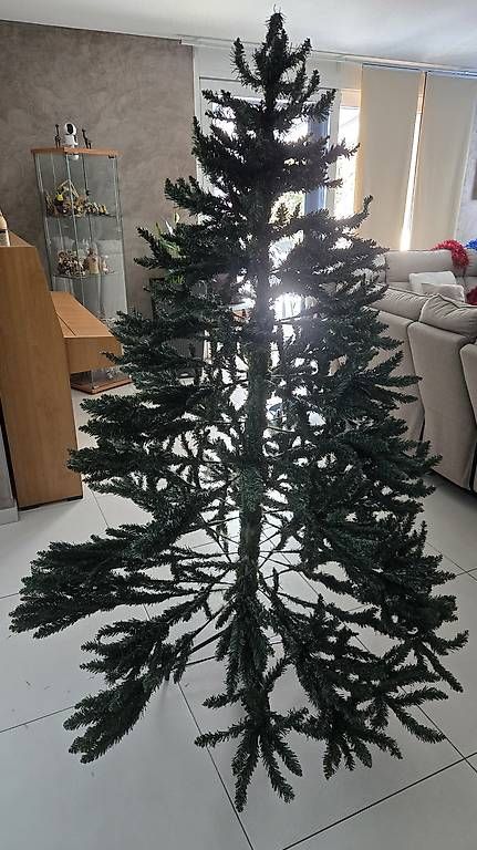 Tutte le decorazioni: Arbre de Noël artificiel à donner  – Usato da St-Livres venduto da cmtalves