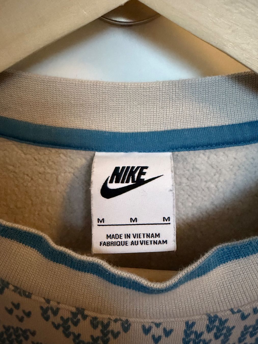 Nike Maglioni & Felpe: Nike Pullover Grösse M 100% Baumwolle Winter Unisex – Usato da Zürich venduto da Coco_Willi 1