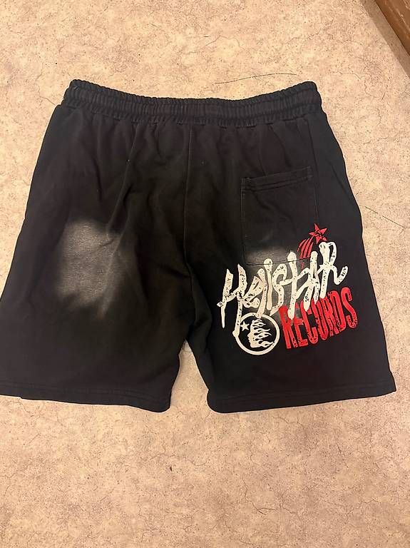 Pantaloni: Hellstar Shorts  – Usato da Safnern venduto da Avalona_07 1