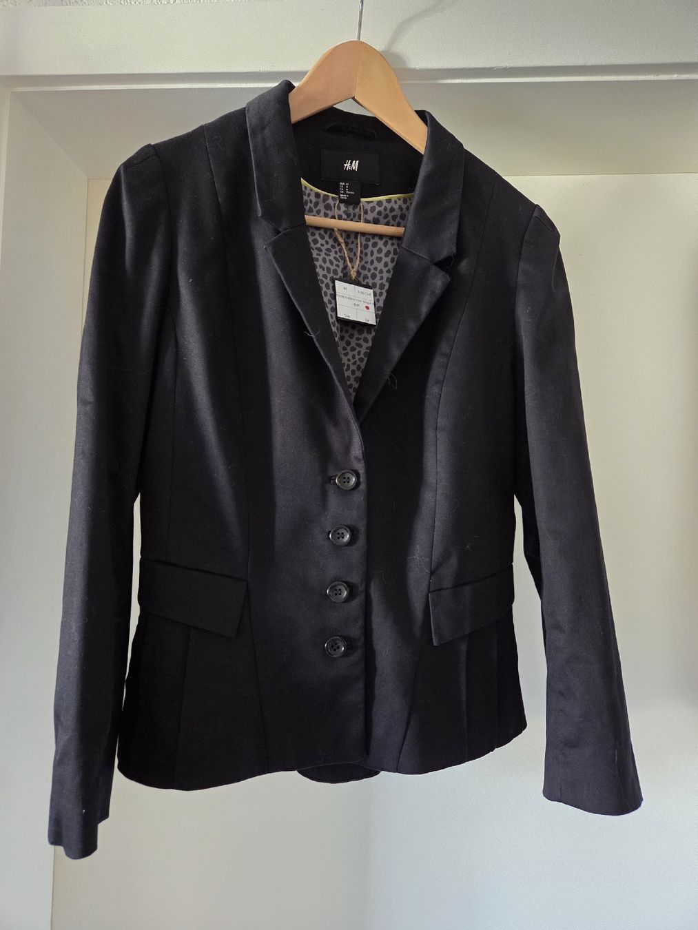 H&M Jacken: Blazer noir léopard H&M 44 – Gebraucht aus Cortaillod von tiz_7rqz