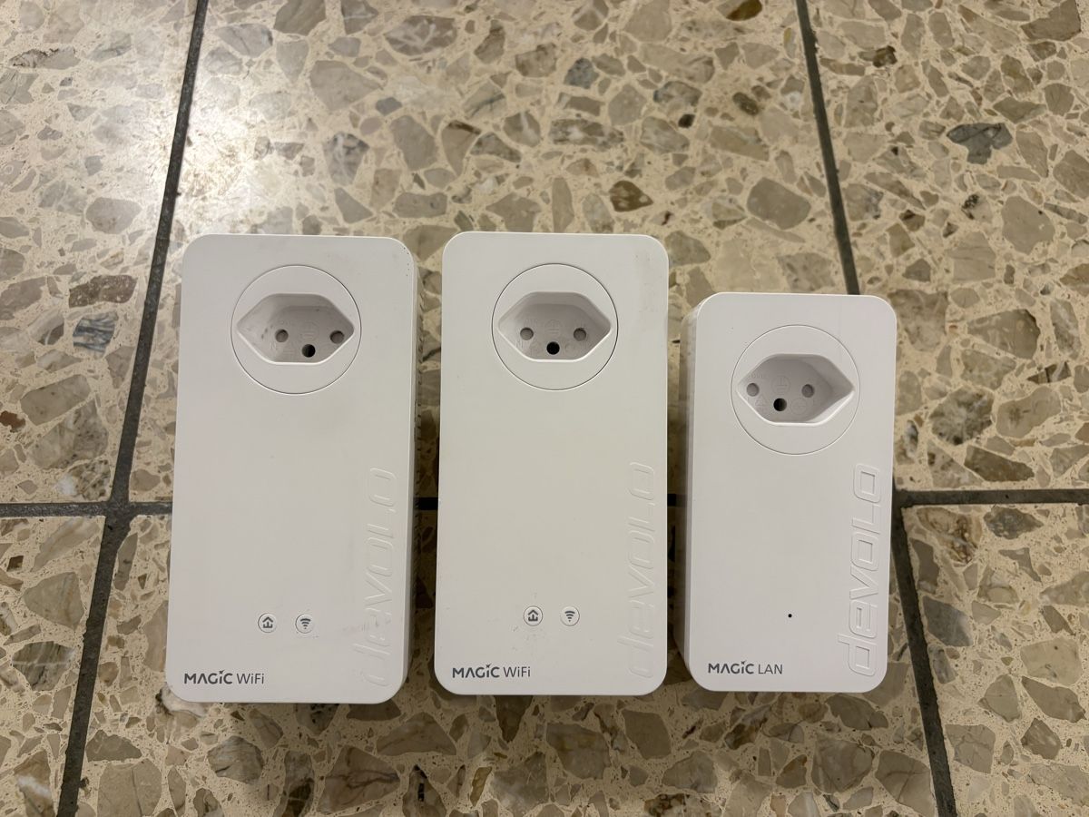 Devolo Modems & Router: Devolo Magic 1 WiFi Powerline Set 3 Adapter weiss – Gebraucht aus Sissach von BuyAndSell4Fun