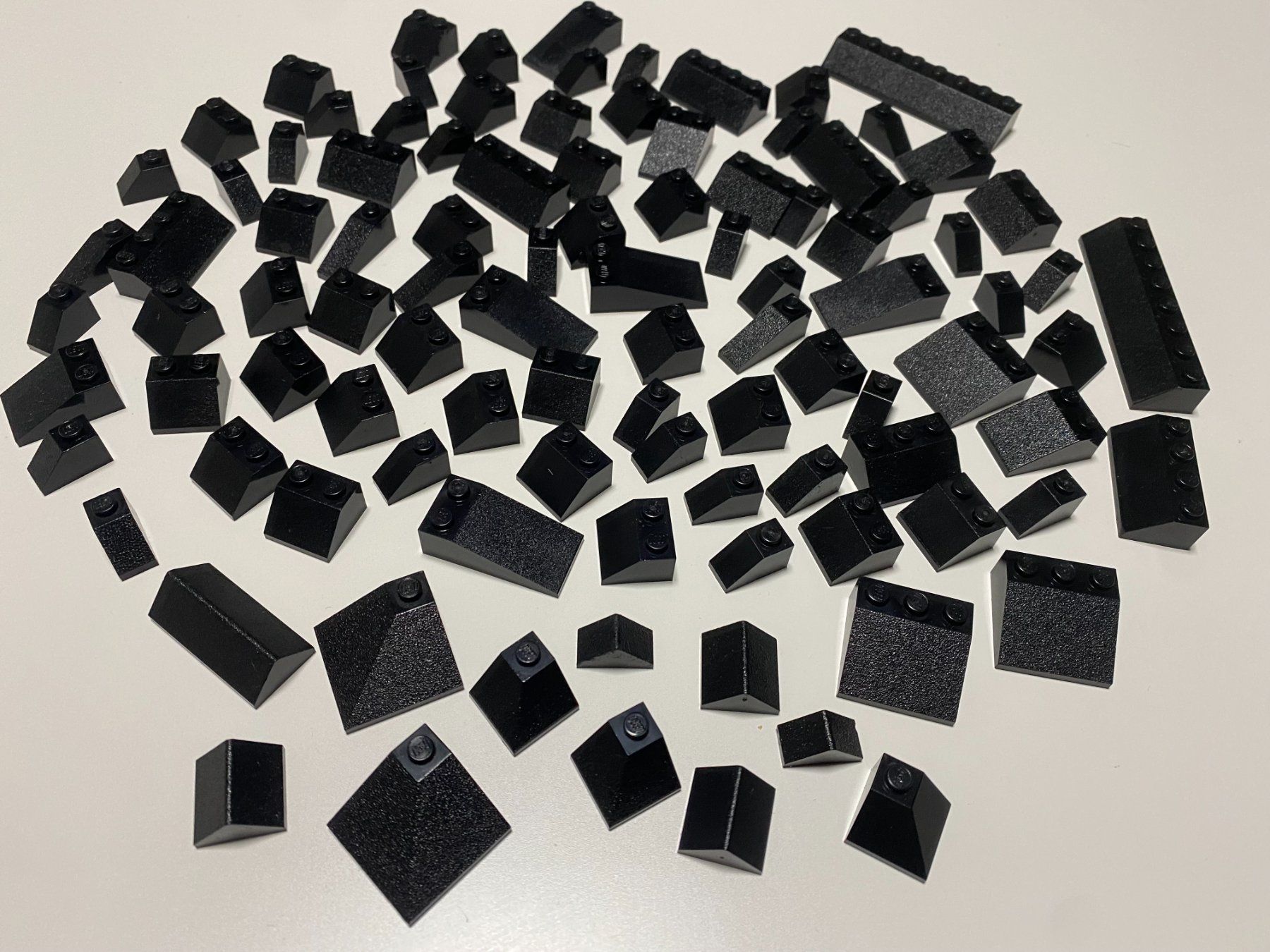 Lego Spielzeuge: LEGO - 100 - SCHWARZE - DACHSTEINE – Gebraucht aus Gelterkinden von ajdt4
