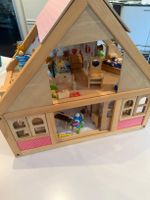 Wunderschönes Holzpuppenhaus, komplett eingerichtet!