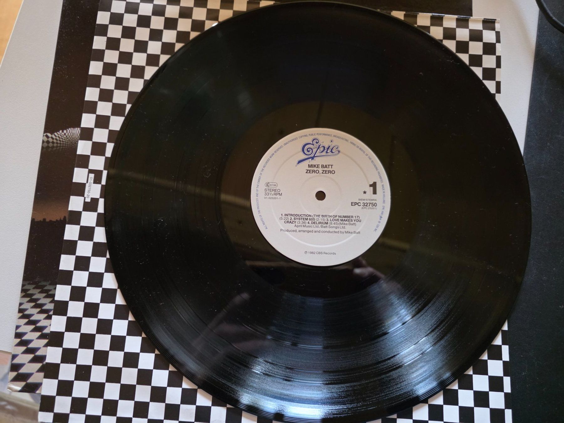 Dischi in vinile: Vinyl LP: Mike Batt - Zero, Zero - 1982 - EPC 32750 – Usato da Walterswil BE venduto da Lonitti 5