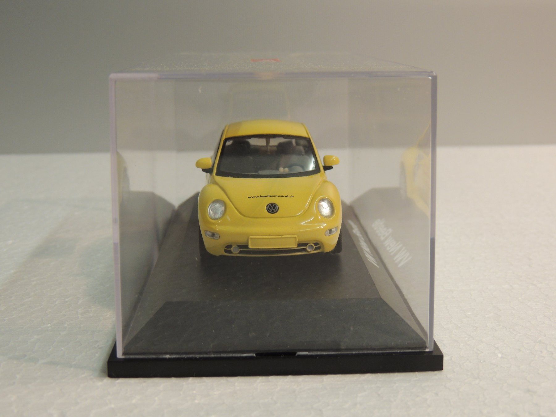 Schuco Modellini d'auto: Schuco VW New Beetle gelb 1:43 – Nuovo e nell'imballaggio originale da Corminboeuf venduto da corbay 1