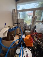 Edelstahl-Druckfässer mit Anbau- und Zubehörteilen