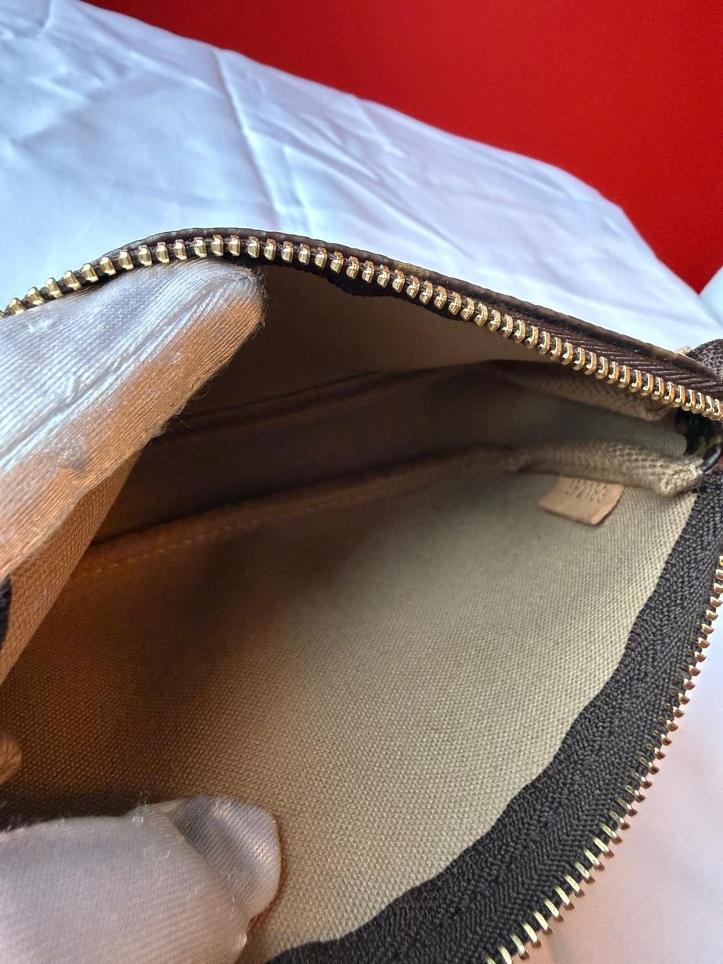 Louis Vuitton Taschen: Louis Vuitton Pochette Trunks Monogram Canvas – Neu (gemäss Beschreibung) aus Oberarth von SSS. 9
