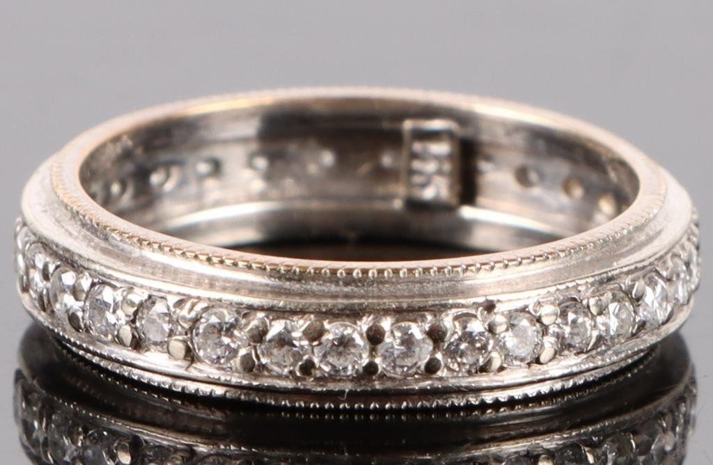 Anelli: White Gold Round Cut Diamonds Ring Bague Alliance – Usato da Apples venduto da the_7jtf