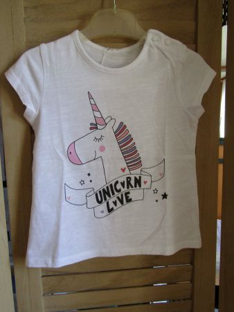 Gr. 116, 2 T-Shirts, Weiss/Grün, ausgefallenen Drucke