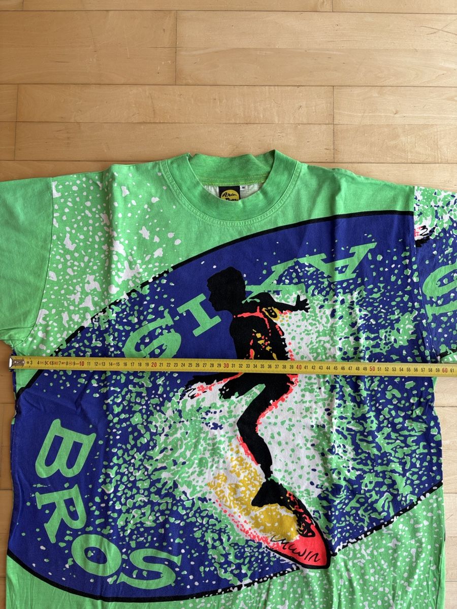 T-shirt: Vintage 90s Axis Bros Surf Tshirt – Usato da Belmont-sur-Lausanne venduto da Cedr_Barto 4