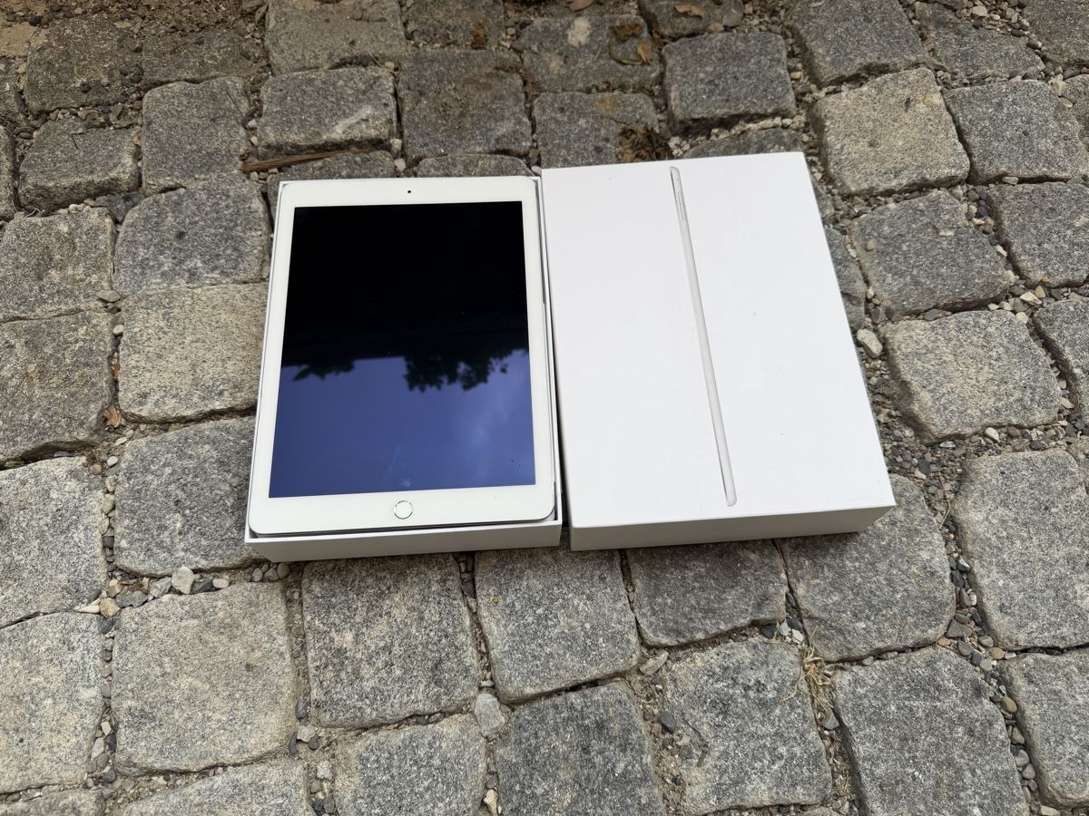 Apple Tablettes PC: iPad Air 2 - 64GB Wi-Fi – D'occasion à Grandvillard par Jobelin