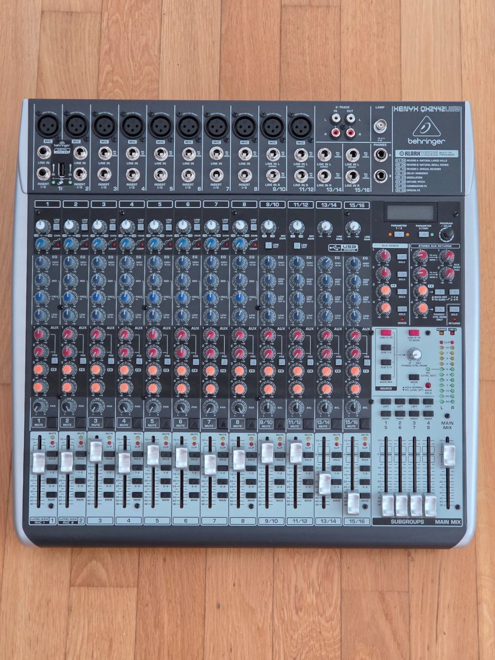 Behringer Platines de mixage: Behringer XENYX QX2442USB – D'occasion à Rotkreuz par dryan