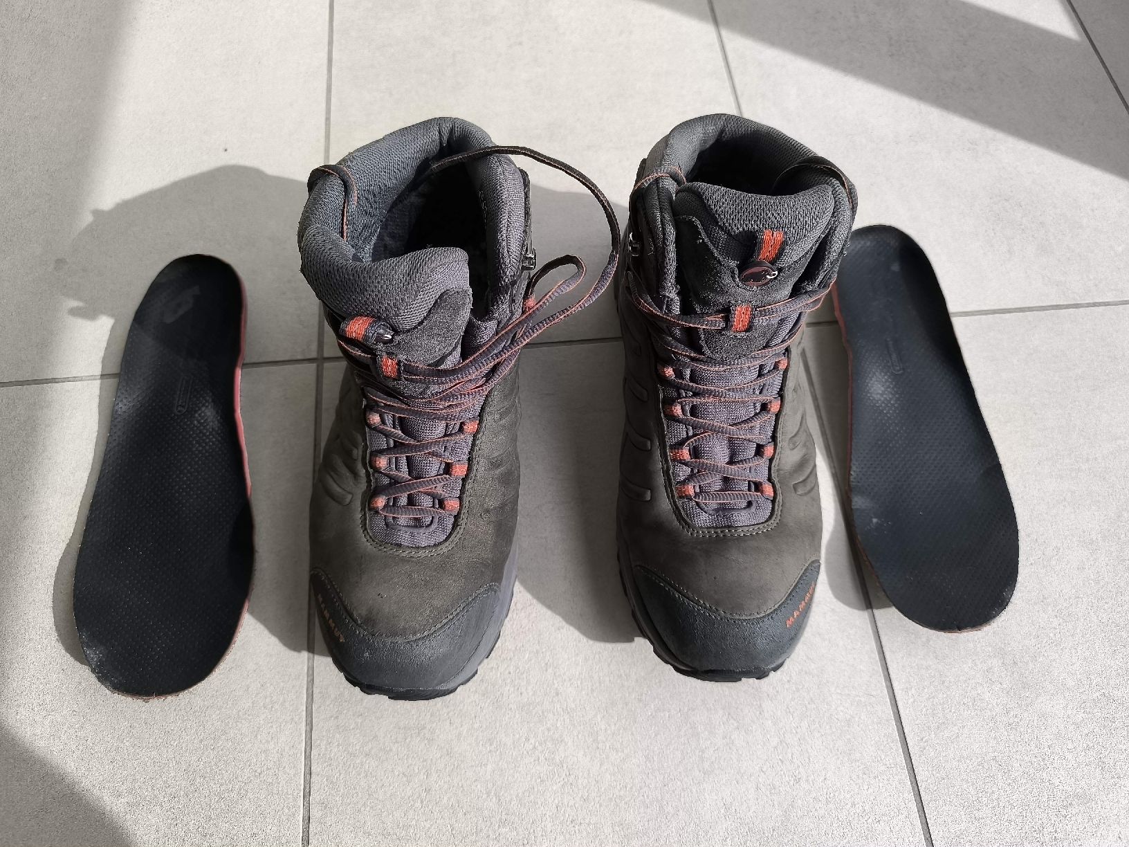 Mammut Chaussures femmes: Mammut Wanderschuhe mit hochwertigen Einlegesohlen – D'occasion à Buchs SG par Eifi_1