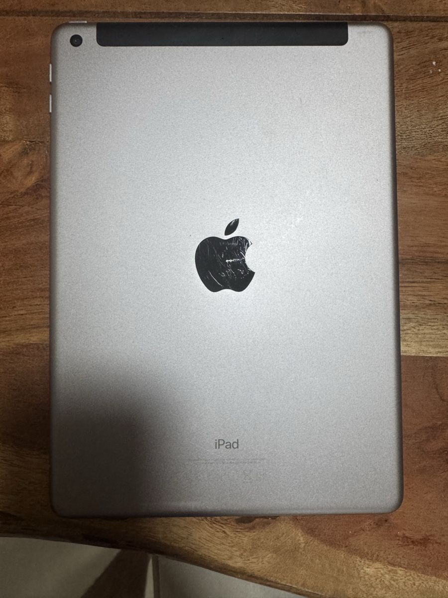 Apple Tablet PC: iPad 5ᵉ génération – 128 Go – Usato da Bulle venduto da rmv_qsw7 1