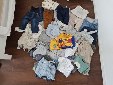 Baby Kleiderpaket mit 54 Artikeln, Grösse 74