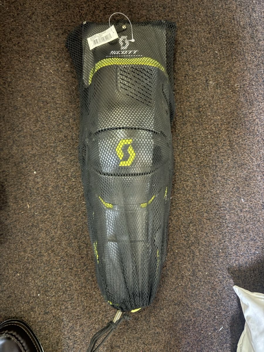 Schutz & Schoner: Scott Trigger Knee Guard – Neu und originalverpackt aus Rapperswil SG von yan_7xgb