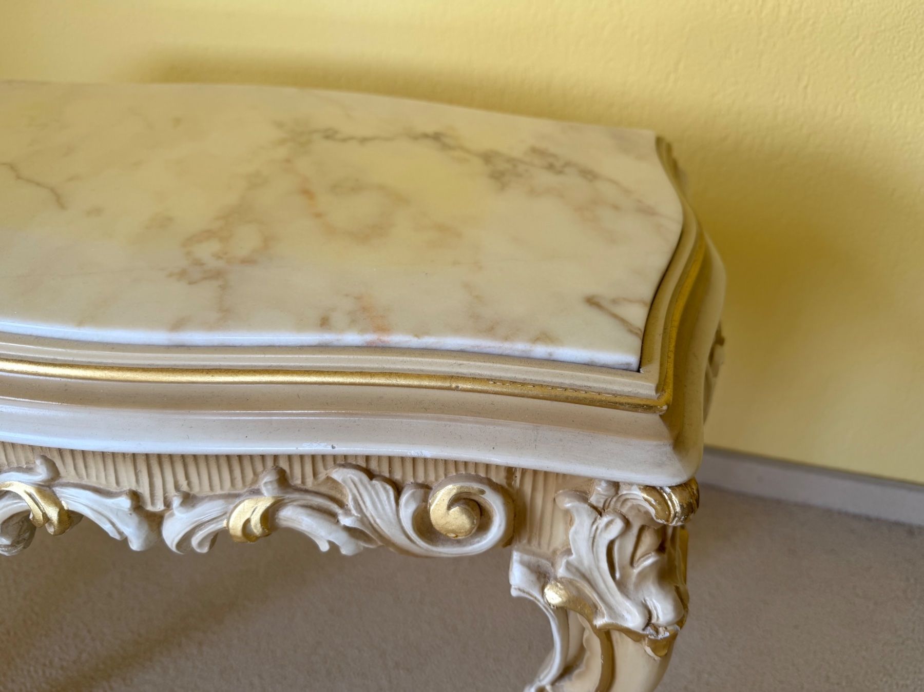 Tavoli: |•|  Beistelltisch mit Marmor – Usato da Schlieren venduto da Freundlich02 6
