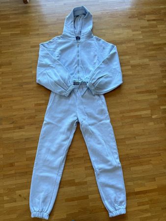 Teveo Kapuzenjacke und Hose hellblau Grösse S