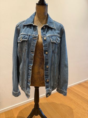 Klassische oversized Jeansjacke in Blau