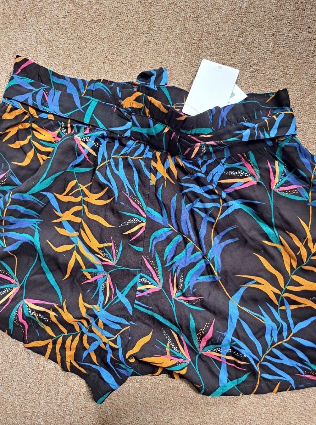 Roxy Pantaloni: Neu Roxy Bunte Baumwollshorts mit Bindemittel M , N.P 59.00 – Nuovo e nell'imballaggio originale da Zermatt venduto da katytesunshine 1