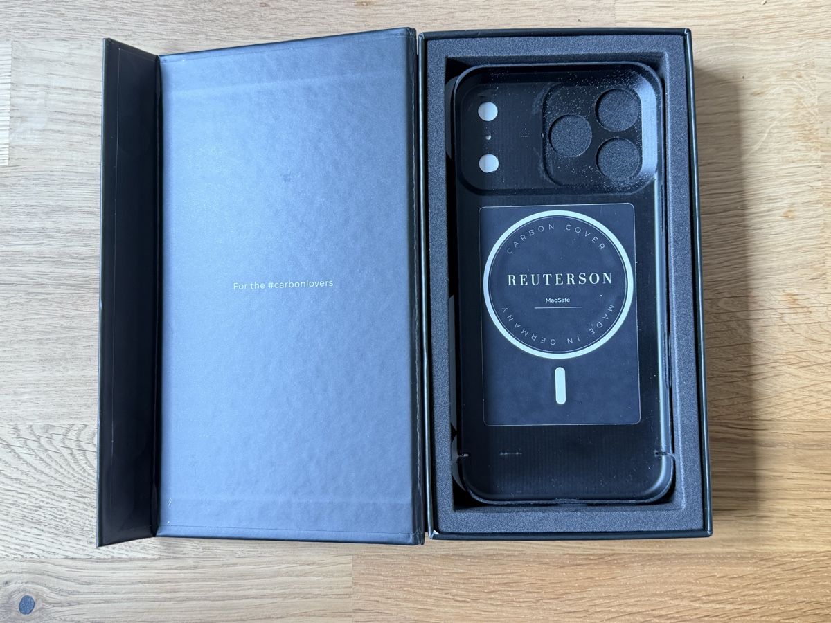 Cover & Protezioni schermo: Carbon Cover iPhone 17 Pro Max – Nuovo (secondo la descrizione) da Rotkreuz venduto da QuadrifoglioNero