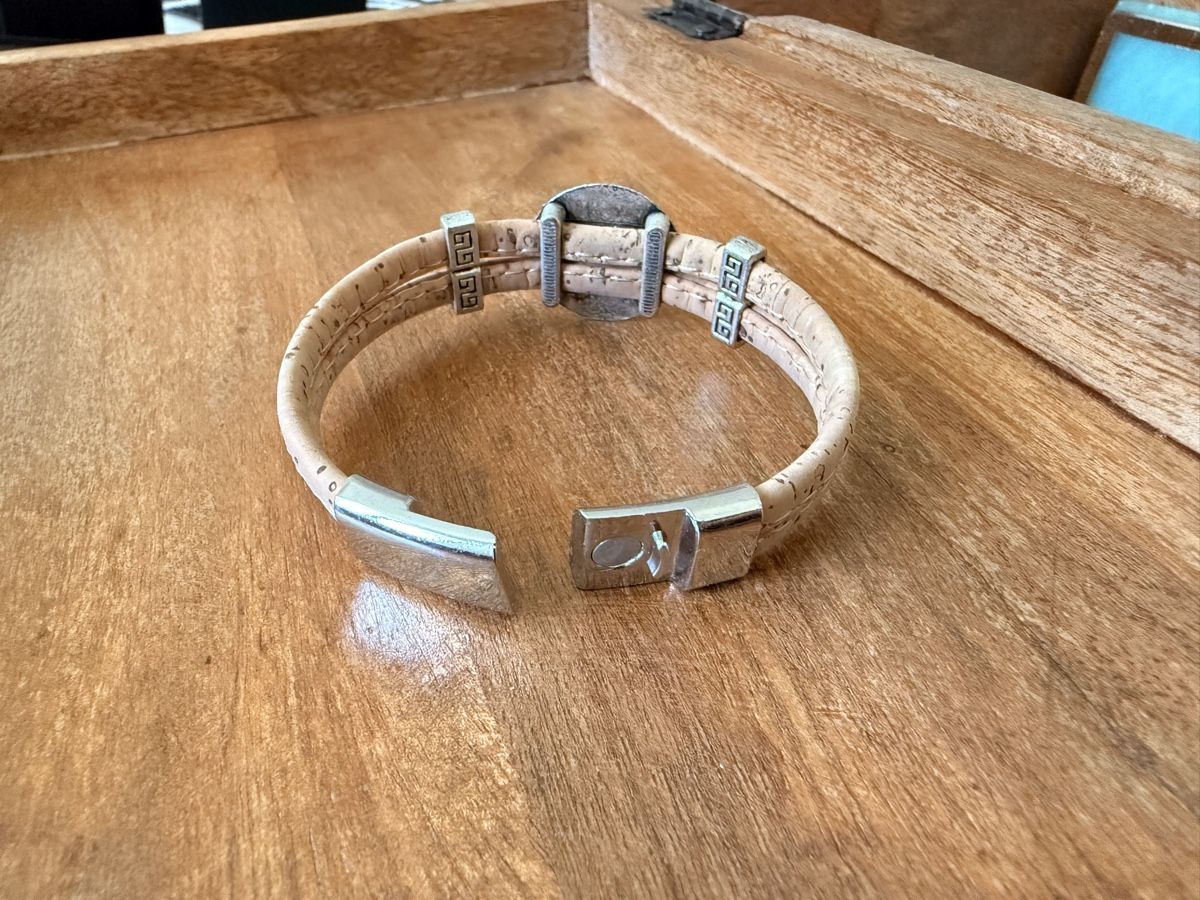 Armbänder & -reifen: Kork Armband mit Medaillon – Gebraucht aus Rorschacherberg von galylea 3
